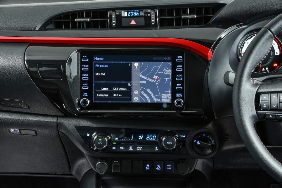 Детали интерьера Toyota Hilux GR Sport Double Cab 2019 года  (ZA) (фото 25 из 43)